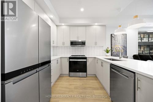 9470 The Gore Road, Brampton, ON - Indoor Photo Showing Kitchen With Upgraded Kitchen