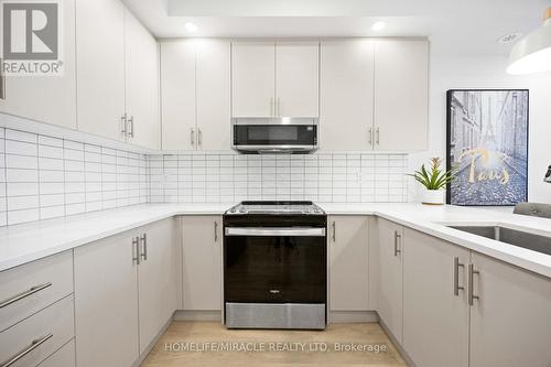 9470 The Gore Road, Brampton, ON - Indoor Photo Showing Kitchen With Upgraded Kitchen