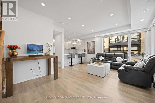 9470 The Gore Road, Brampton, ON - Indoor Photo Showing Living Room