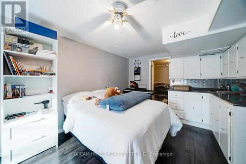 2048 Walker Avenue, Peterborough, ON - Indoor Photo Showing Bedroom