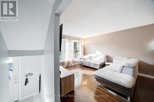 2048 Walker Avenue, Peterborough, ON - Indoor