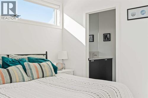 1940 Bowness Road Nw, Calgary, AB - Indoor Photo Showing Bedroom