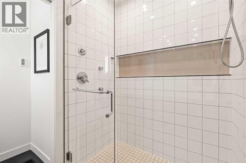 1940 Bowness Road Nw, Calgary, AB - Indoor Photo Showing Bathroom