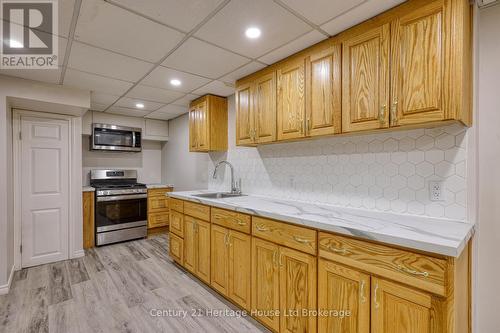 719 Peel Street, Woodstock (Woodstock - South), ON - Indoor Photo Showing Kitchen