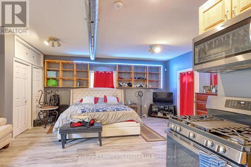 719 Peel Street, Woodstock (Woodstock - South), ON - Indoor Photo Showing Bedroom