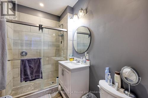 719 Peel Street, Woodstock (Woodstock - South), ON - Indoor Photo Showing Bathroom