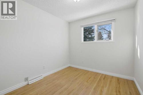 3703 Valdes Place Nw, Calgary, AB - Indoor Photo Showing Other Room