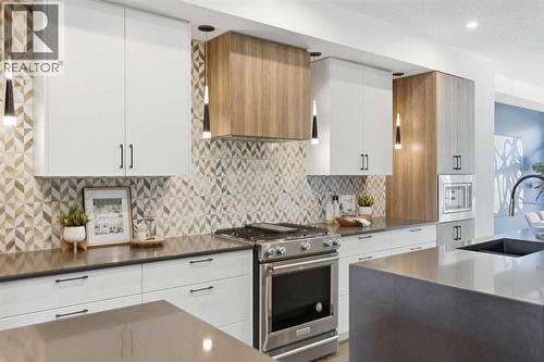 2104 17A Street Sw, Calgary, AB - Indoor Photo Showing Kitchen With Upgraded Kitchen