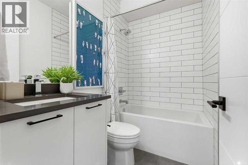 2104 17A Street Sw, Calgary, AB - Indoor Photo Showing Bathroom