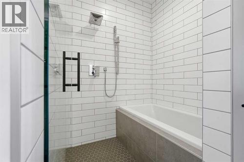 2104 17A Street Sw, Calgary, AB - Indoor Photo Showing Bathroom