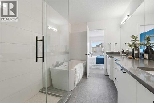 2104 17A Street Sw, Calgary, AB - Indoor Photo Showing Bathroom