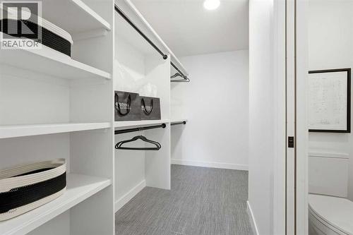 2104 17A Street Sw, Calgary, AB - Indoor With Storage