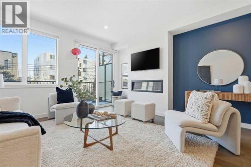 2104 17A Street Sw, Calgary, AB - Indoor Photo Showing Living Room