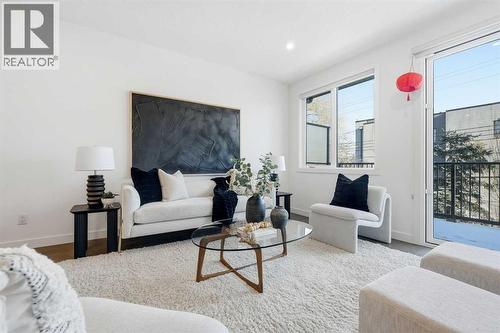 2104 17A Street Sw, Calgary, AB - Indoor Photo Showing Living Room