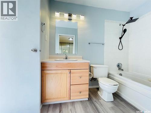 5026 10Th Avenue, Regina, SK - Indoor Photo Showing Bathroom