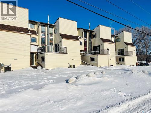 5026 10Th Avenue, Regina, SK - Outdoor