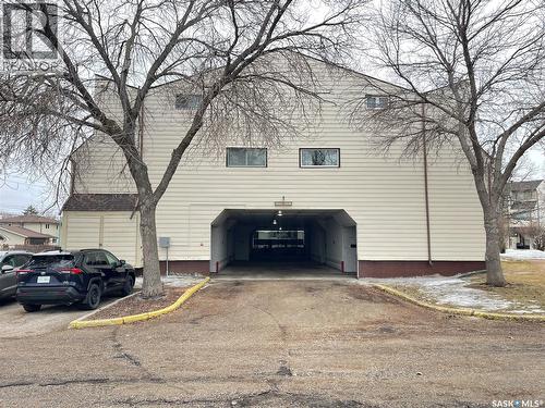 5026 10Th Avenue, Regina, SK - Outdoor