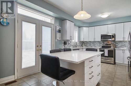 1599 Quail Run Drive, Oshawa (Taunton), ON - Indoor Photo Showing Kitchen With Upgraded Kitchen