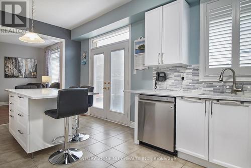 1599 Quail Run Drive, Oshawa (Taunton), ON - Indoor Photo Showing Kitchen With Upgraded Kitchen