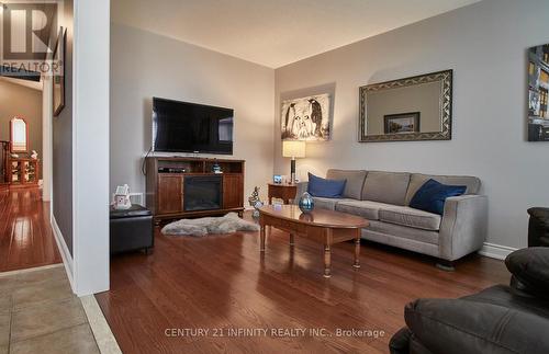 1599 Quail Run Drive, Oshawa (Taunton), ON - Indoor Photo Showing Living Room