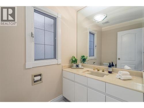2545 Campbell Road, West Kelowna, BC - Indoor Photo Showing Bathroom