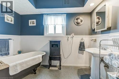 9188 Dickenson Road W, Mount Hope, ON - Indoor Photo Showing Bathroom