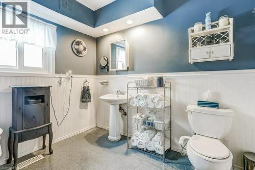 9188 Dickenson Road W, Mount Hope, ON - Indoor Photo Showing Bathroom
