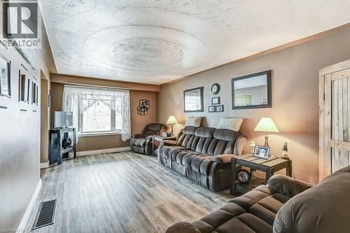 9188 Dickenson Road W, Mount Hope, ON - Indoor Photo Showing Living Room