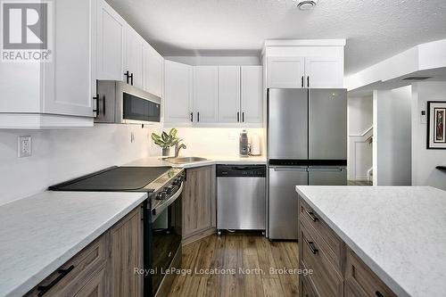 176 Semple Lane, Grey Highlands, ON - Indoor Photo Showing Kitchen With Upgraded Kitchen