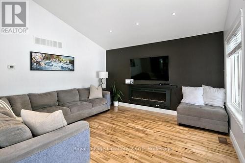 176 Semple Lane, Grey Highlands, ON - Indoor Photo Showing Living Room