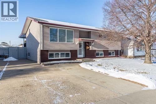 52 Ross Haven Way SE  Medicine Hat, AB T1B 2T8