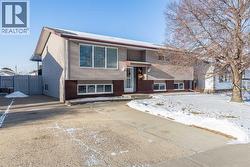 52 Ross Haven Way SE  Medicine Hat, AB T1B 2T8