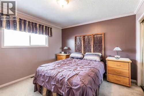 52 Ross Haven Way Se, Medicine Hat, AB - Indoor Photo Showing Bedroom