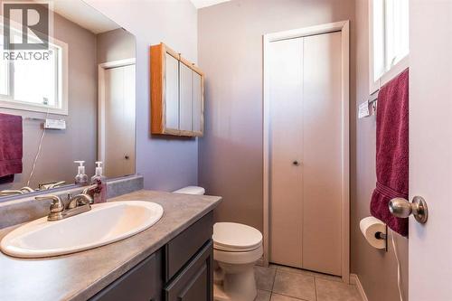 52 Ross Haven Way Se, Medicine Hat, AB - Indoor Photo Showing Bathroom