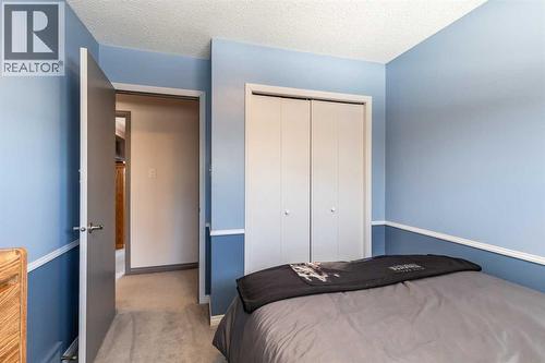 52 Ross Haven Way Se, Medicine Hat, AB - Indoor Photo Showing Bedroom