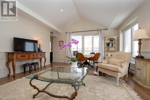 408 - 50 Rivermill Boulevard, Kawartha Lakes (Lindsay), ON - Indoor Photo Showing Living Room