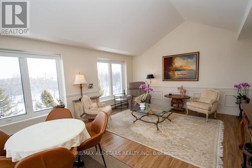 408 - 50 Rivermill Boulevard, Kawartha Lakes (Lindsay), ON - Indoor Photo Showing Living Room