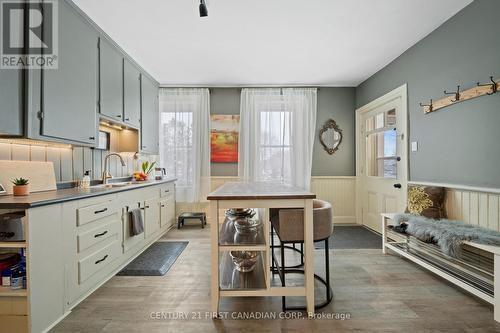 6168 William Street, Lucan Biddulph (Lucan), ON - Indoor