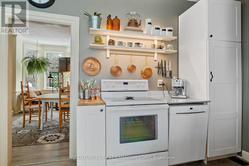 6168 William Street, Lucan Biddulph (Lucan), ON - Indoor Photo Showing Kitchen