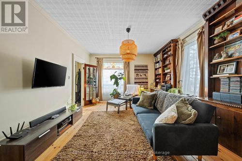 6168 William Street, Lucan Biddulph (Lucan), ON - Indoor Photo Showing Living Room