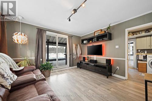 6168 William Street, Lucan Biddulph (Lucan), ON - Indoor Photo Showing Living Room