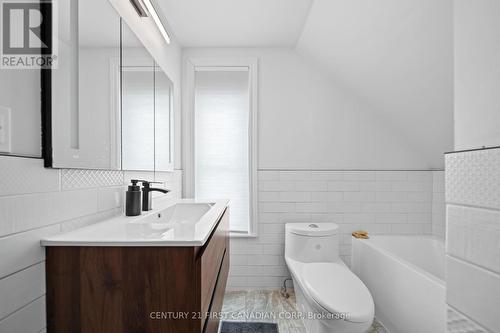 6168 William Street, Lucan Biddulph (Lucan), ON - Indoor Photo Showing Bathroom
