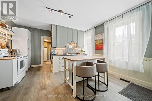 6168 William Street, Lucan Biddulph (Lucan), ON - Indoor Photo Showing Kitchen