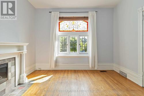 547 William Street, London East (East F), ON - Indoor With Fireplace