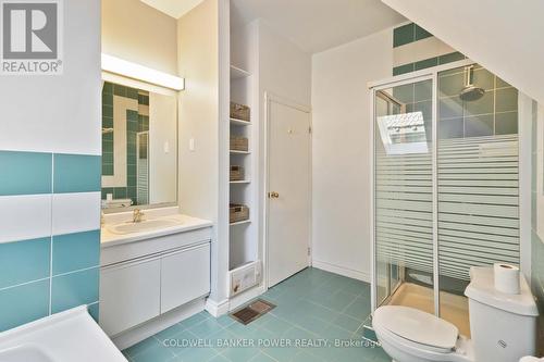 547 William Street, London East (East F), ON - Indoor Photo Showing Bathroom