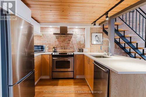 401 - 589 Rideau Street, Ottawa, ON - Indoor Photo Showing Kitchen With Upgraded Kitchen