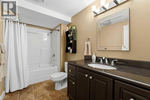 14 Sherwood Crescent, Red Deer, AB - Indoor Photo Showing Bathroom