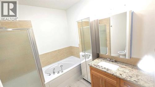 201, 10 Discovery Ridge Close Sw, Calgary, AB - Indoor Photo Showing Bathroom