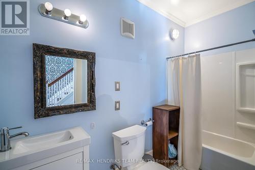 153 Geneva Street, St. Catharines (Downtown), ON - Indoor Photo Showing Bathroom