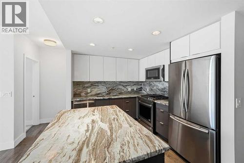 1604, 510 6 Avenue Se, Calgary, AB - Indoor Photo Showing Kitchen With Stainless Steel Kitchen